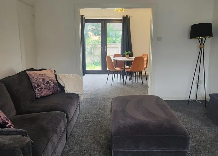 Spacious 4 Bed Family Retreat In The Heart Of Weymouth Close To Beaches & Attractions
