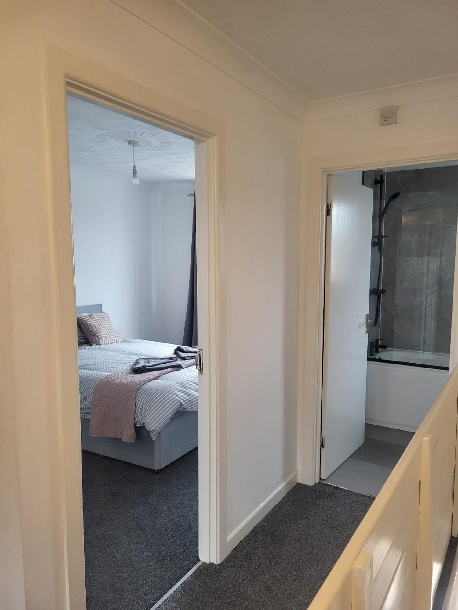 Spacious 4 Bed Family Retreat In The Heart Of Weymouth Close To Beaches & Attractions Holiday home *