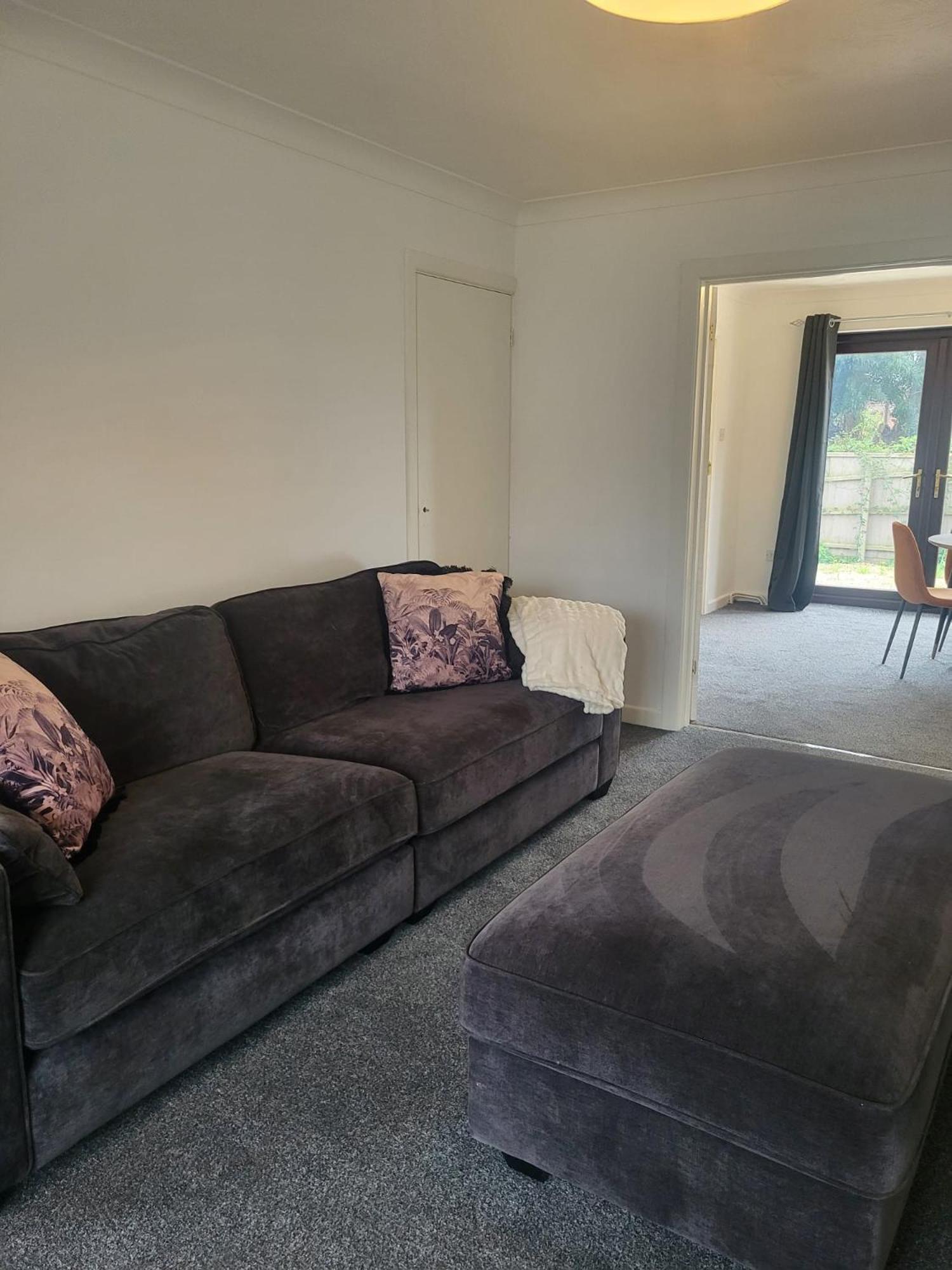 Spacious 4 Bed Family Retreat In The Heart Of Weymouth Close To Beaches & Attractions