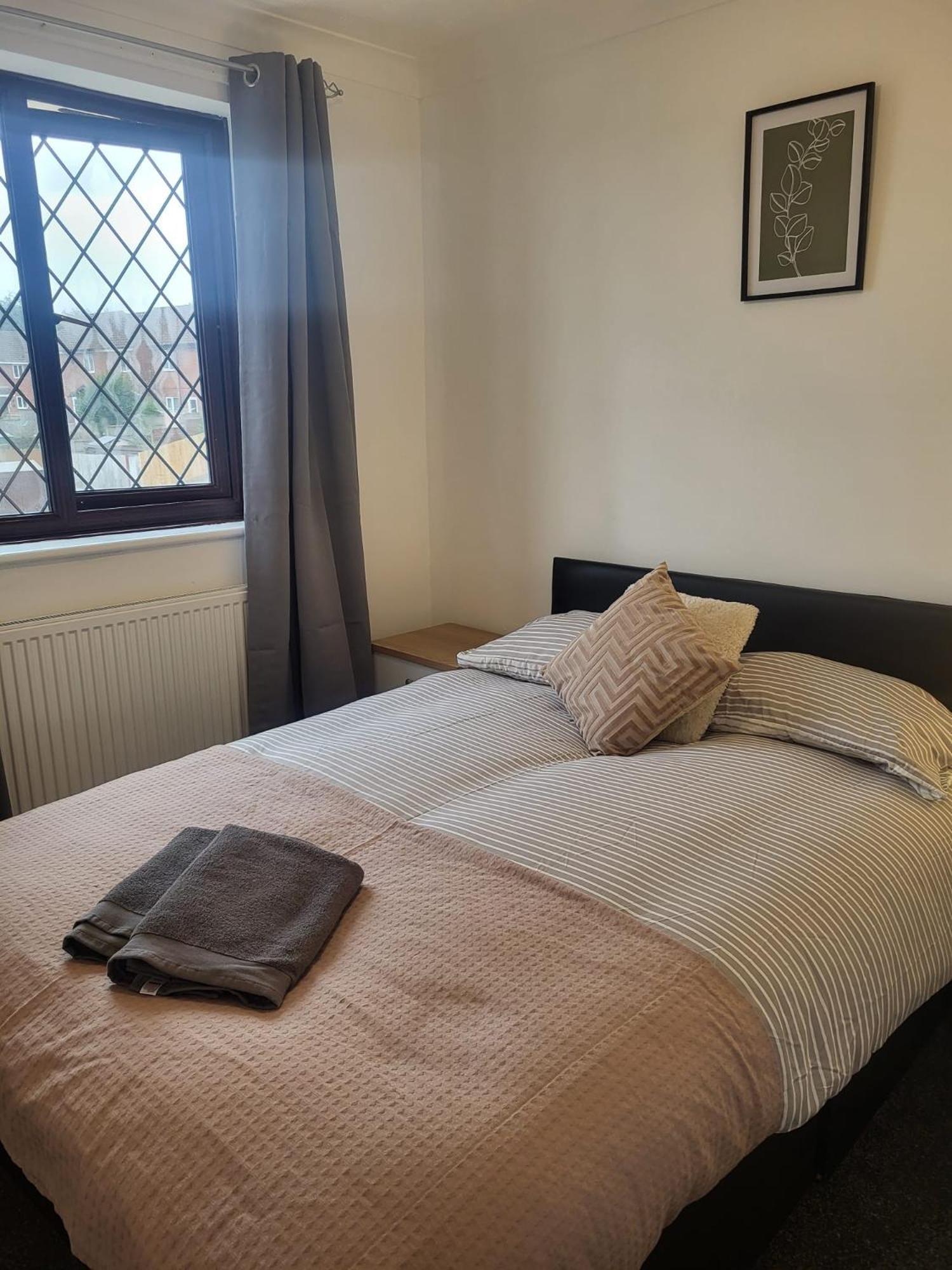 Spacious 4 Bed Family Retreat In The Heart Of Weymouth Close To Beaches & Attractions Holiday home *