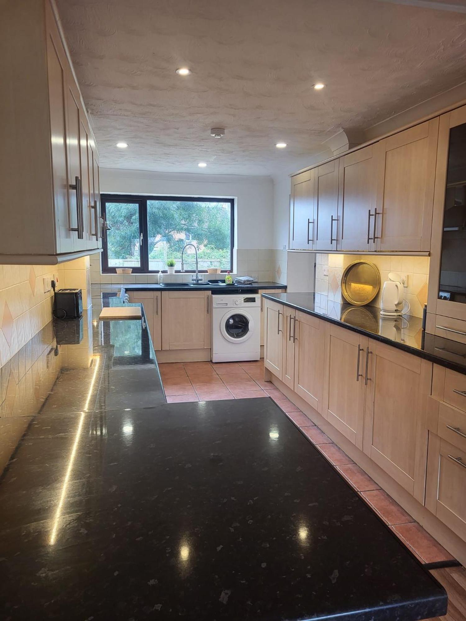 Spacious 4 Bed Family Retreat In The Heart Of Weymouth Close To Beaches & Attractions Broadwey